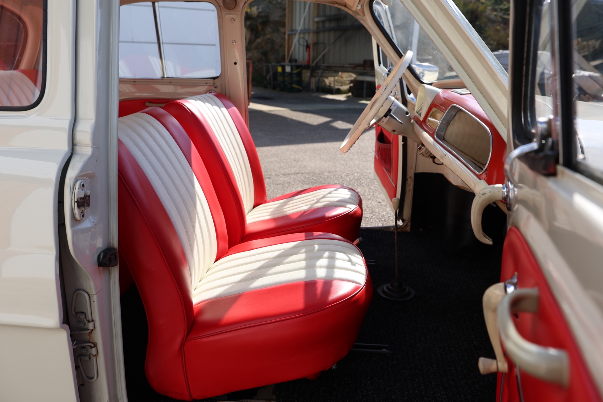 Renault Dauphine Crème 1964 – Image 13