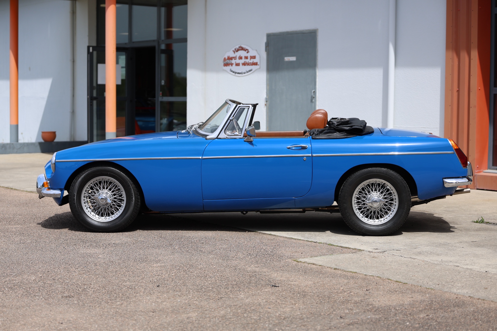 MG B Cabriolet Bleue 1976 – Image 4
